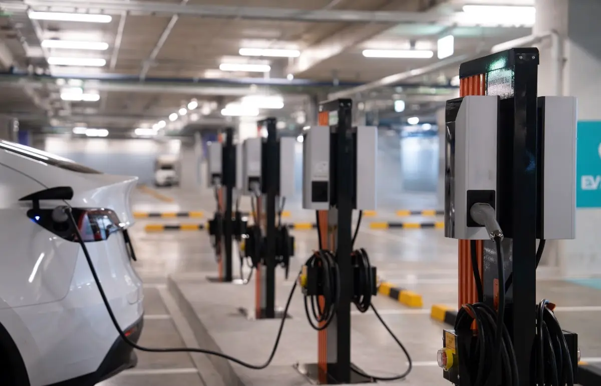 INSTALLATION-DE-BORNE-DE-RECHARGE-FLUIDE-DE-FRANCE-SERVICE-ÉLECTRIQUE